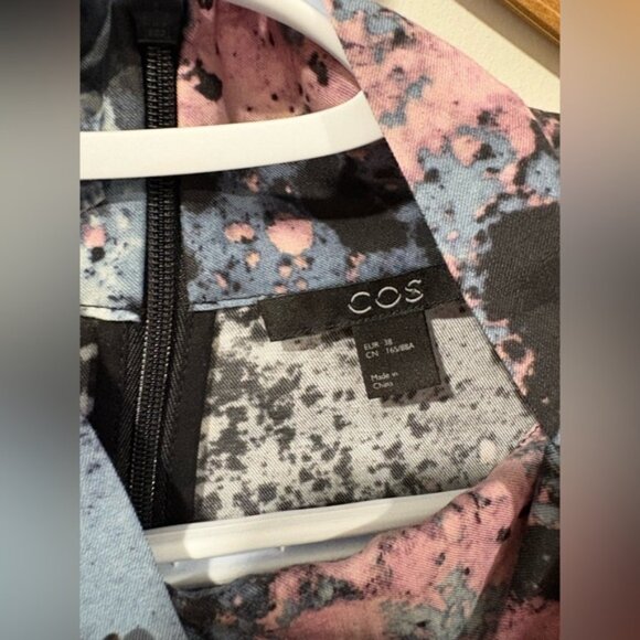 COS- Printed Stand-Up Collar Top - Picture 5 of 10